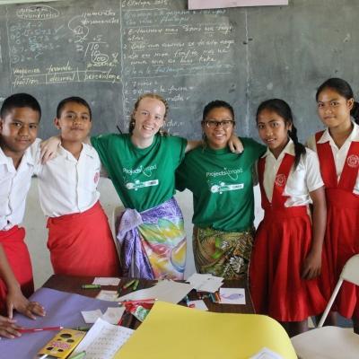Projects Abroad volunteers pose with students during their volunteer teaching in Samoa. Students pose with school children during their volunteer teaching in Samoa.